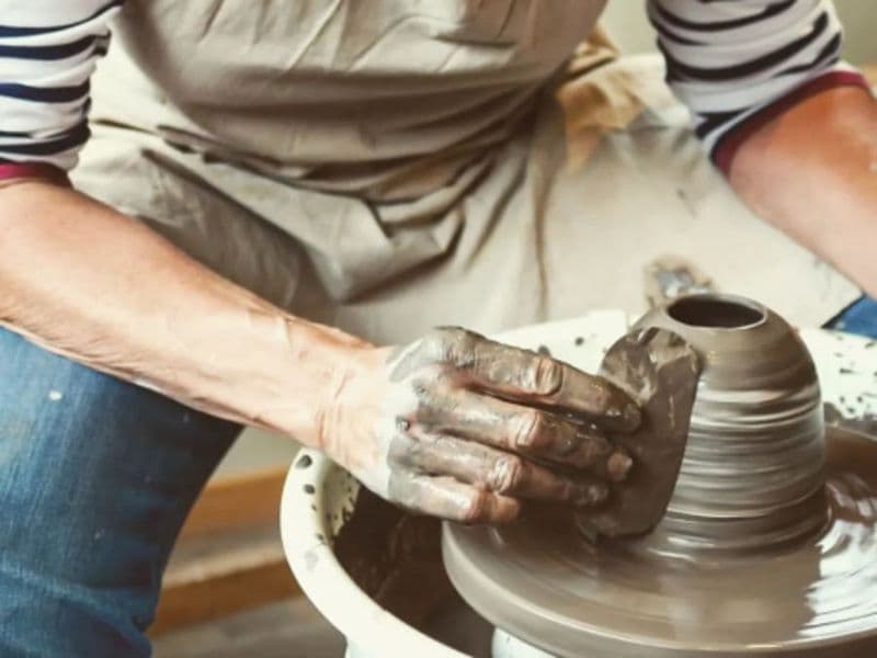 Atelier vase en céramique terre mélée à Salavre (01)