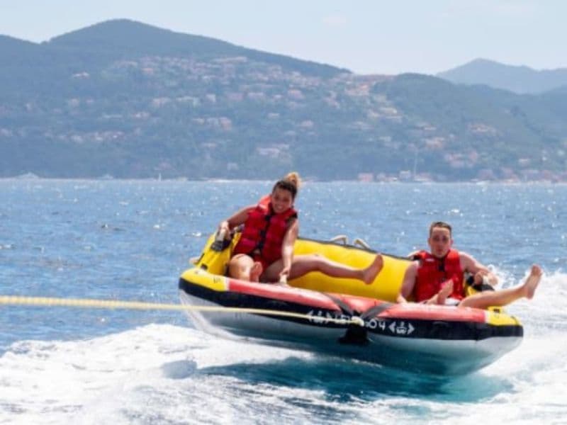 Bouée tractée à Cannes la Bocca (06)