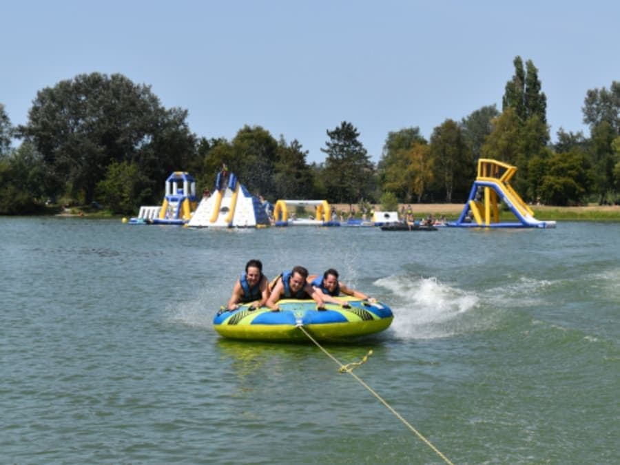 Bouée tractée à Pont-L'Evêque (14)