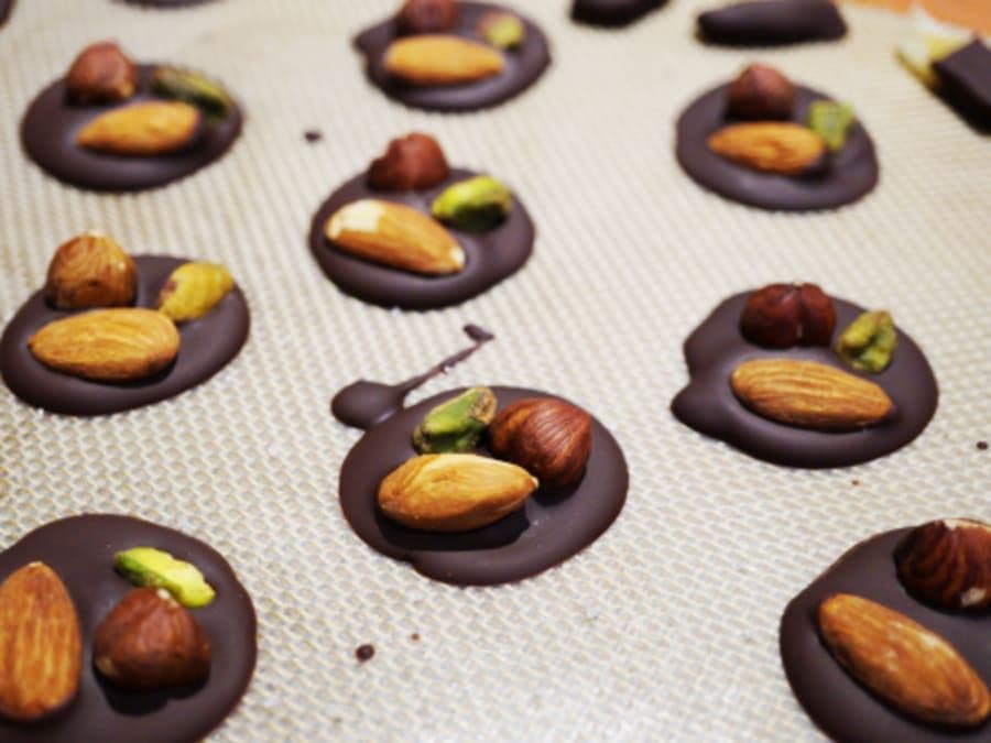 Atelier fabrication de mendiants en chocolat à Nice (06)