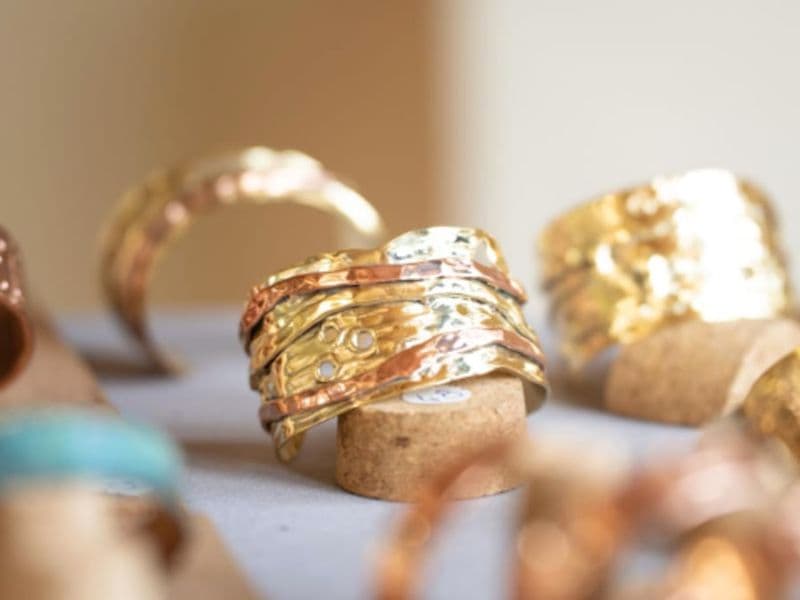 Atelier bijoux en cuivre à Névez (29)