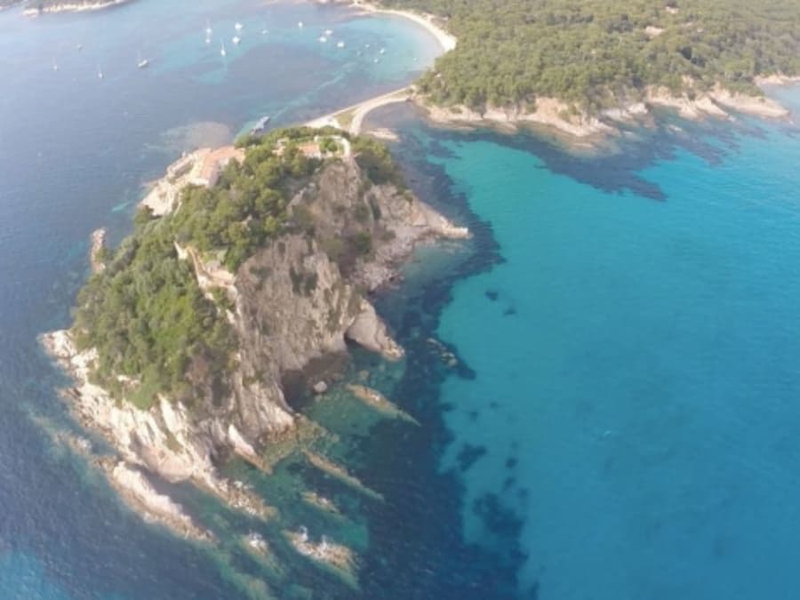 Vol en hélicoptère à Hyères (83)