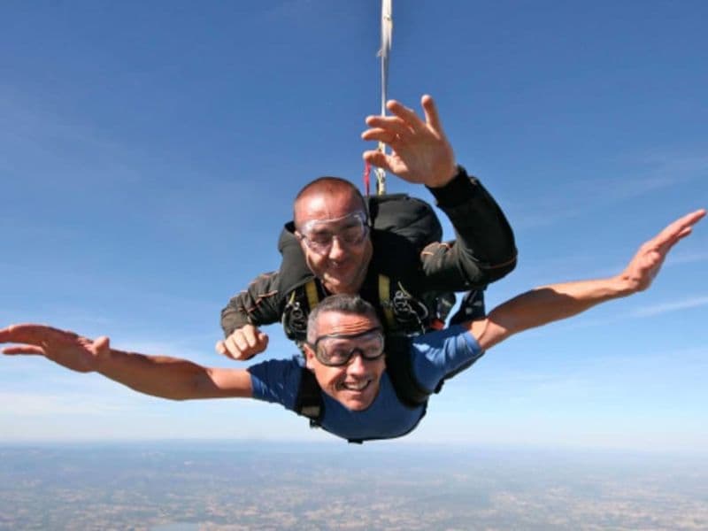 Saut en parachute en tandem à Clermont-Ferrand (63)