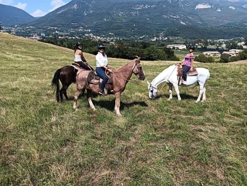 Collines morainiques : visite guidée à cheval et apéritif au ranch