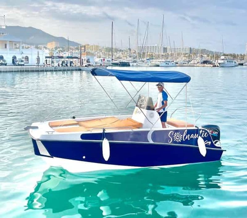 Benalmádena : Louez un bateau sans permis pour observer les dauphins