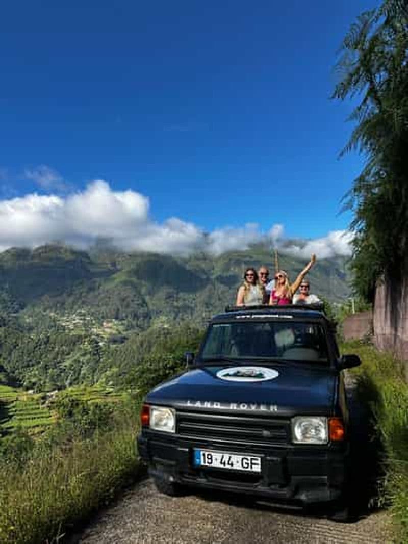 Depuis Funchal : excursion d'une journée en 4x4 à toit ouvert dans l'ouest de Madère avec prise en charge
