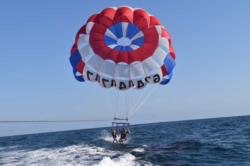 Alicante : Excursion en bateau et parachute ascensionnel avec boisson