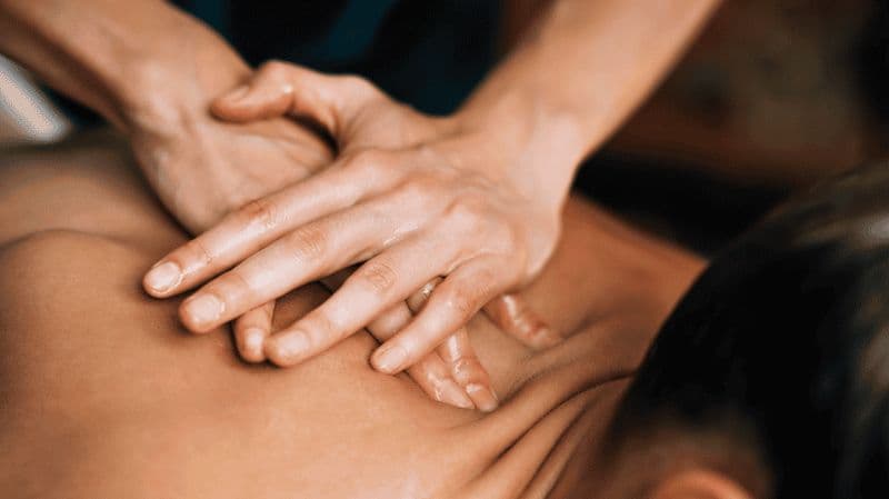 MASSAGE THAÏLANDAIS À L'HUILE