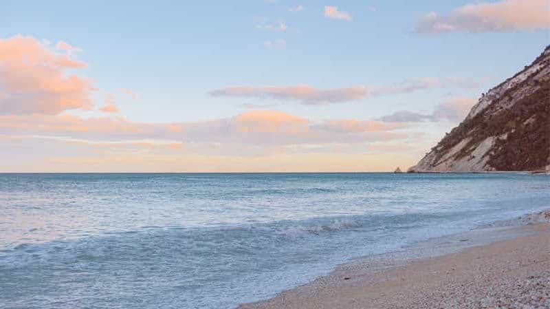 Ancône : Randonnée au lever du soleil sur le Monte Conero avec petit-déjeuner