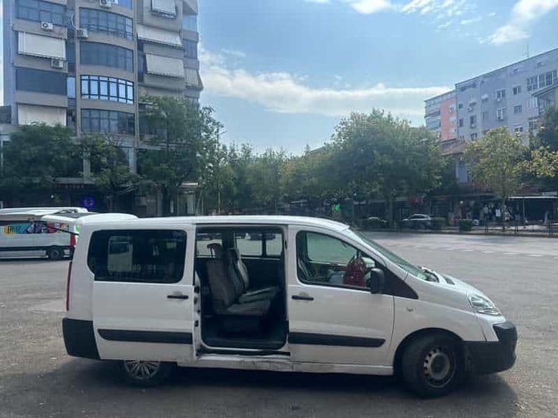 Tirana : prise en charge à l'aéroport et transfert à votre adresse à Tirana