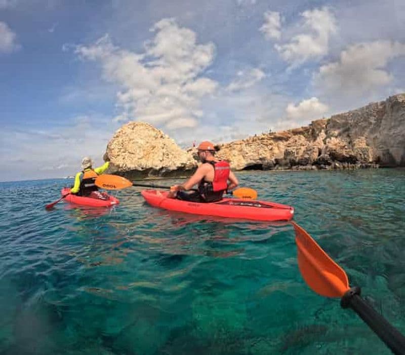 Kayak guidé de 3 heures dans les grottes marines du cap Greko