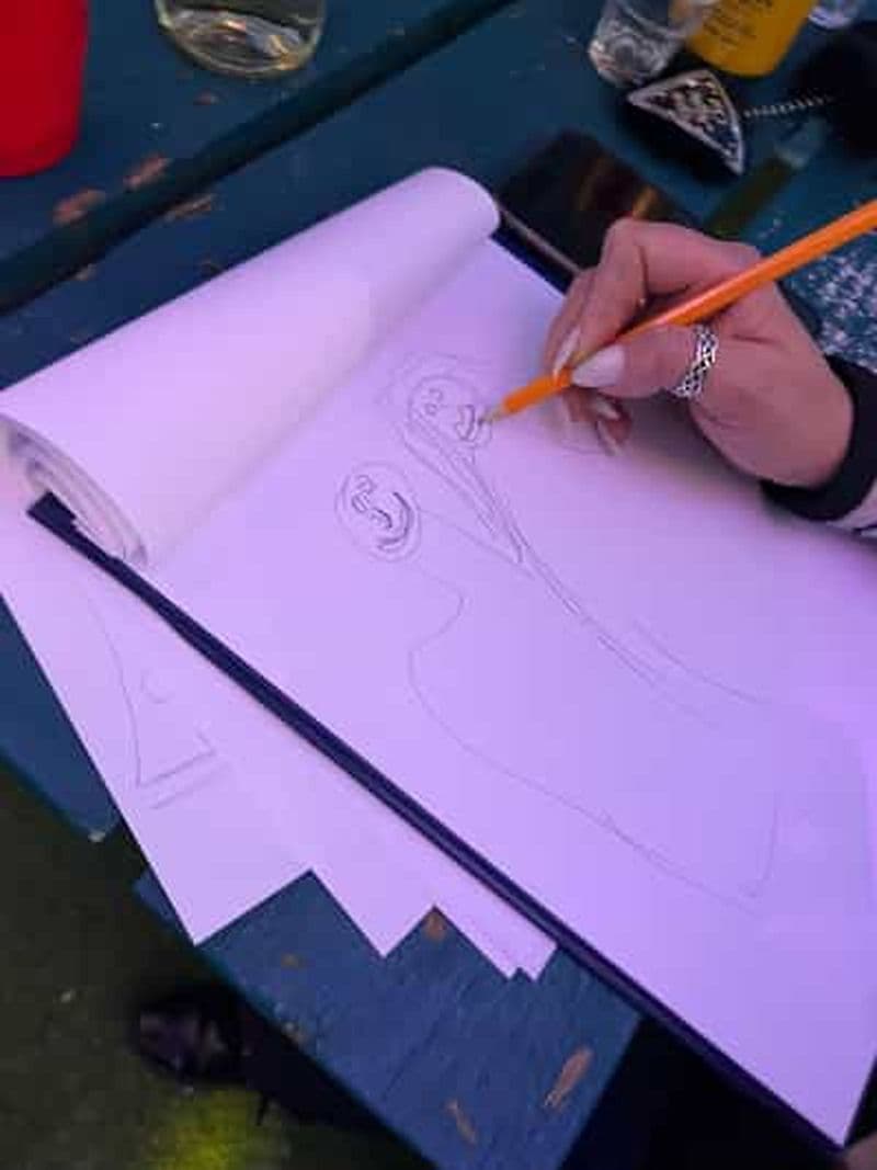 Cours de dessin en direct dans le centre ville de Belfast