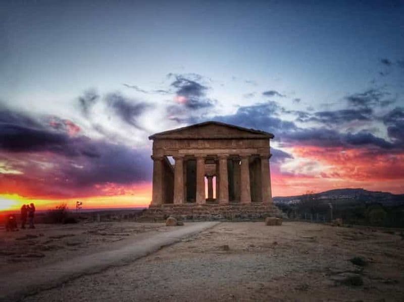 Vallée des Temples au coucher du soleil et dégustation de vins en soirée