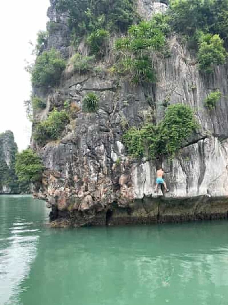 Visite d'une jounée à la baie de Lan Ha avec kayak et saut de falaise