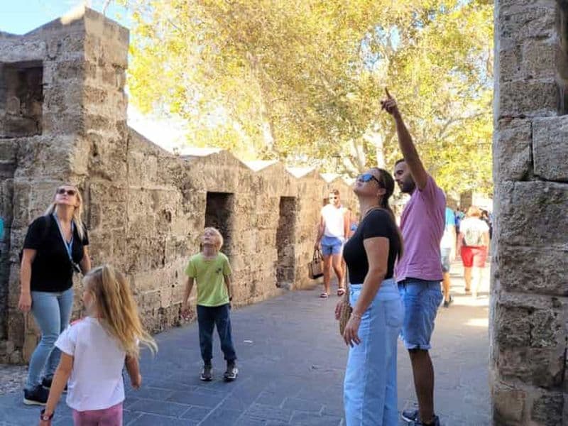 Rhodes : Chasse au trésor privée dans la ville médiévale avec arrêts gourmands