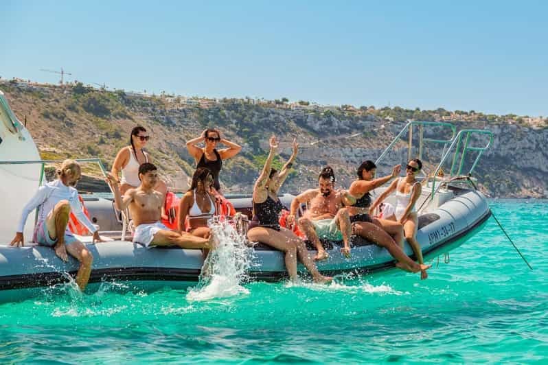 Durres et Tirana : Excursion en bateau à moteur vers Sazan, Karaburun et la grotte