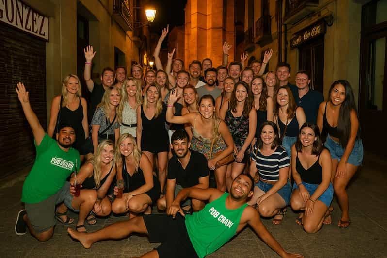 Vie nocturne à Rhodes : tournée des bars dans la vieille ville - 5 bars et shots gratuits