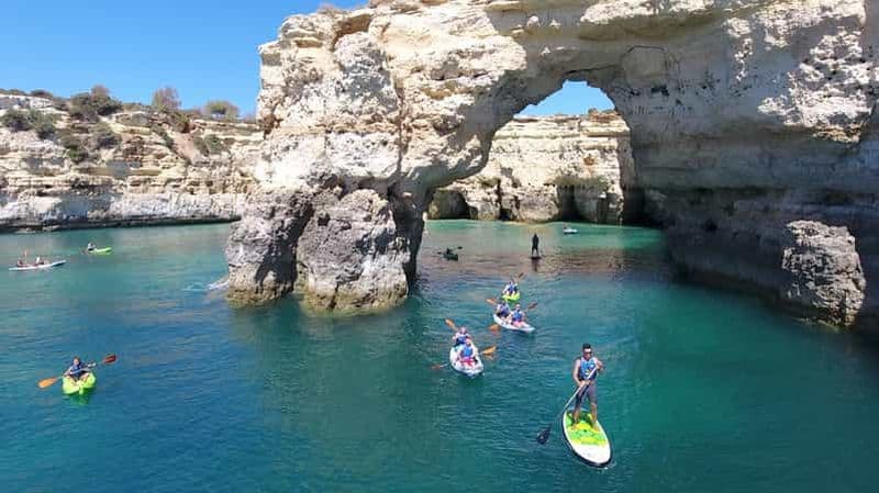 Depuis Albufeira : visite des grottes cachées de Benagil en kayak