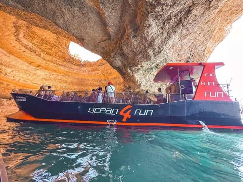 Au départ de Portimão : excursion de 2 heures en catamaran vers les grottes de Benagil