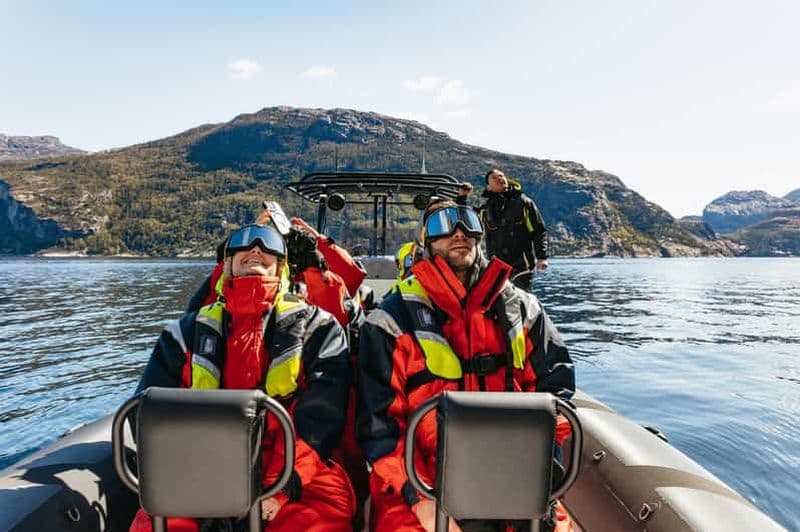 Depuis Stavanger : safari en bateau semi-rigide au Lysefjord et au Preikestolen