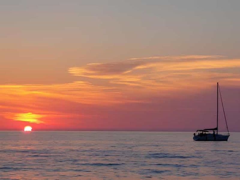 Tropea : Apéritif au coucher du soleil sur un bateau à voile