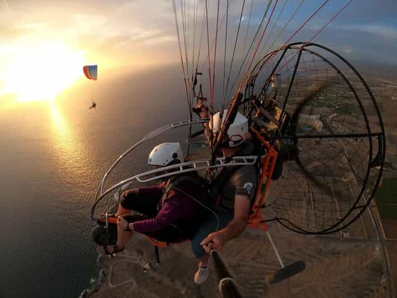 Adeje : Tour en avion de Paratrike avec prise en charge à l'hôtel et photos