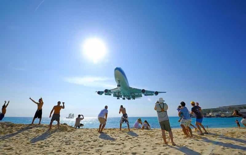 Philipsburg : Observation extrême d'un avion à la plage de Maho