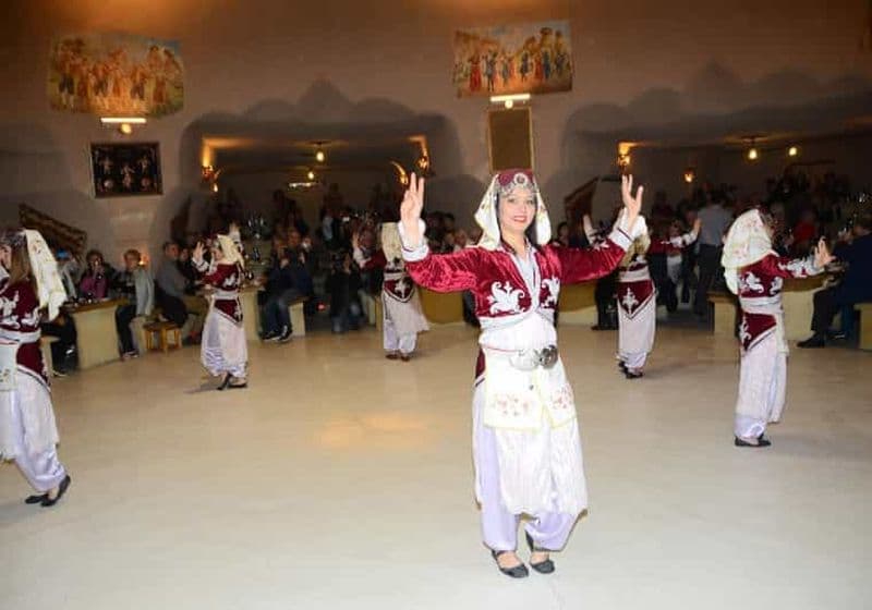 Cappadoce : Ceramonie de danse turque avec dîner et boissons