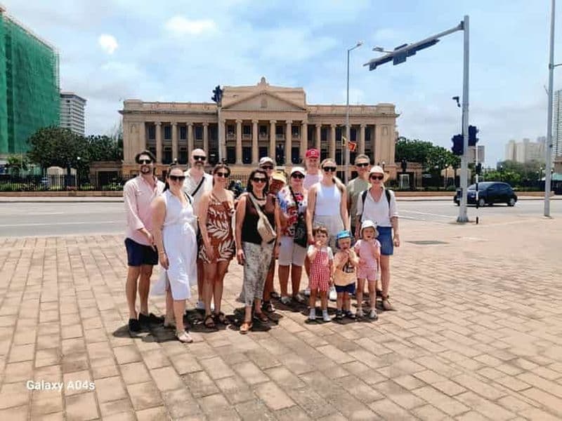 Découvrez la culture de Colombo et la cuisine locale lors d'une visite en bus