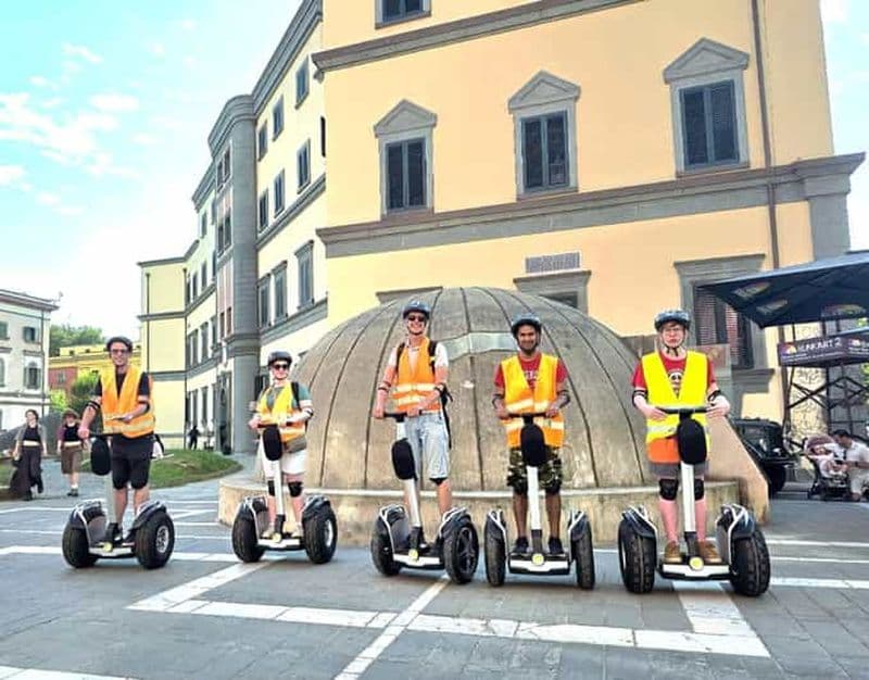 Tirana en Segway : histoire et culture avec un guide de la région