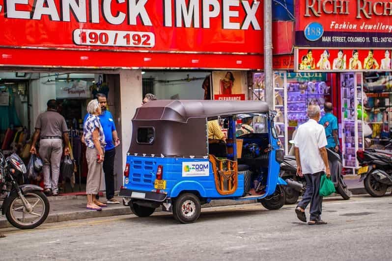 Colombo : visite citadine privée en tuk-tuk avec guide et tous les billets inclus
