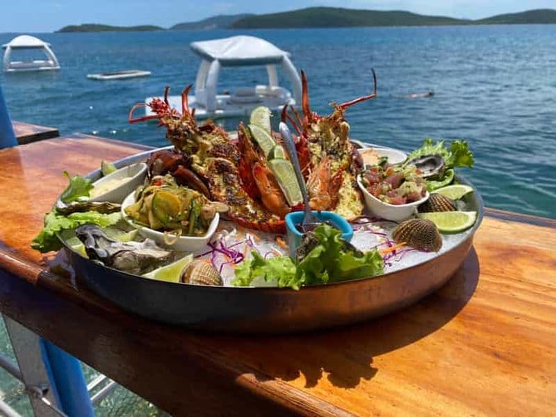 Billet Nouméa : excursion d'une journée en ponton avec fruits de mer et baignade avec les poissons