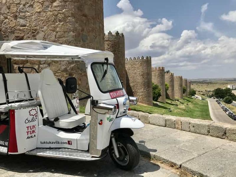 VISITE GUIDÉE EN TUK TUK À ÁVILA 1 HEURE