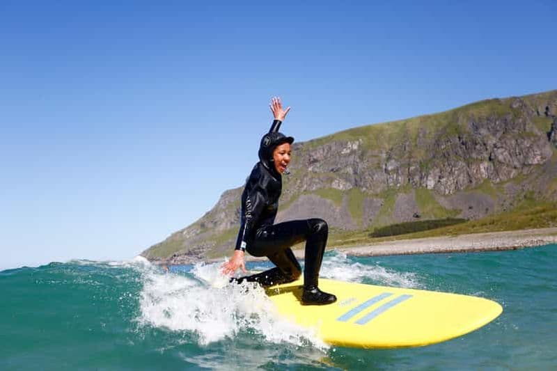 Unstad : Leçon de surf privée en groupe avec sauna