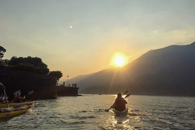 Lac de Côme : Visite guidée en kayak à l'heure d'or