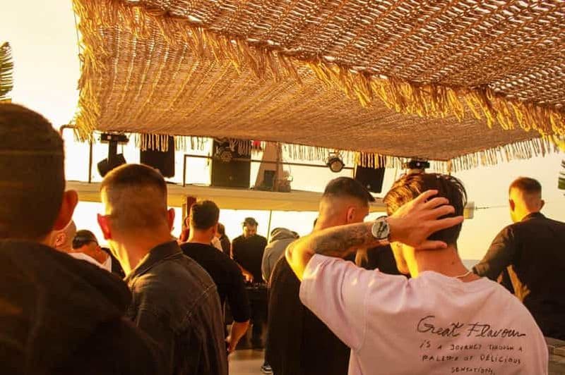 Rhodes : soirée DJ en bateau au coucher du soleil avec transfert