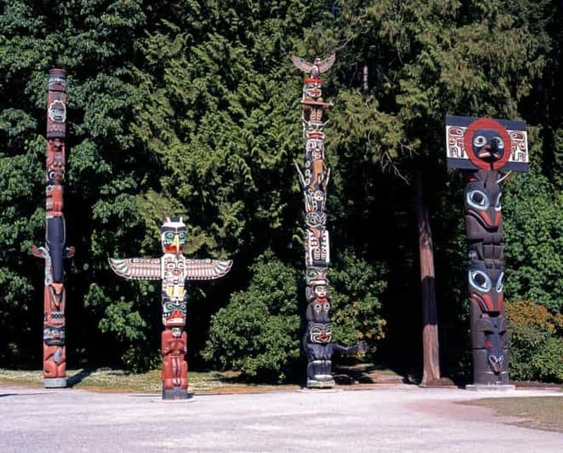 De Stanley Park aux totems : promenade privée pittoresque à Vancouver