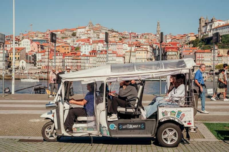 Porto : Visite touristique privée en tuk tuk électrique