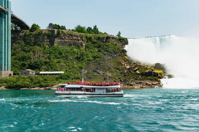 Billet Au départ de Toronto : Chutes du Niagara + vignoble, croisière et option déjeuner