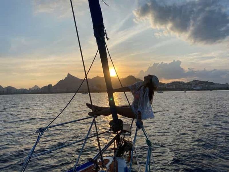 Rio de Janeiro : Excursion en voilier au coucher du soleil avec open bar