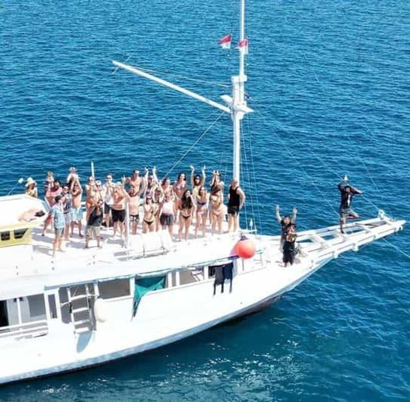 Labuan Bajo : 4 jours de baignade à Komodo avec les requins et Komodo