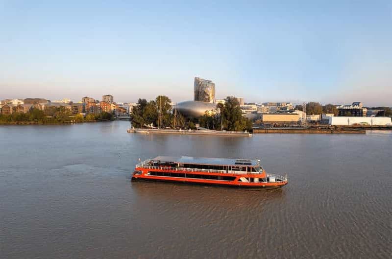 Bordeaux : Croisière fluviale commentée et canelés