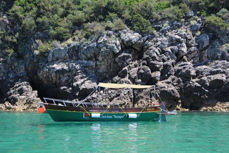 Depuis Terracina : Excursion en bateau dans les grottes de Circeo avec plongée en apnée