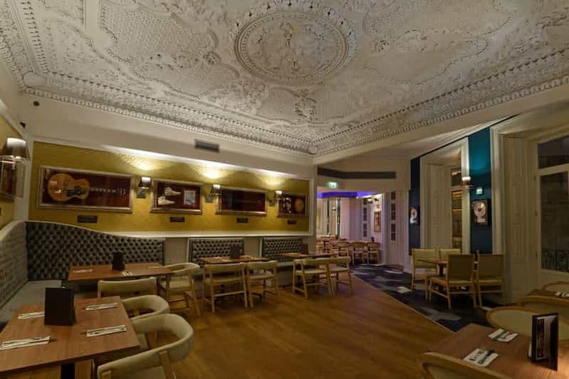 Porto : le Hard Rock Cafe fait la coupe-file avec un menu fixe