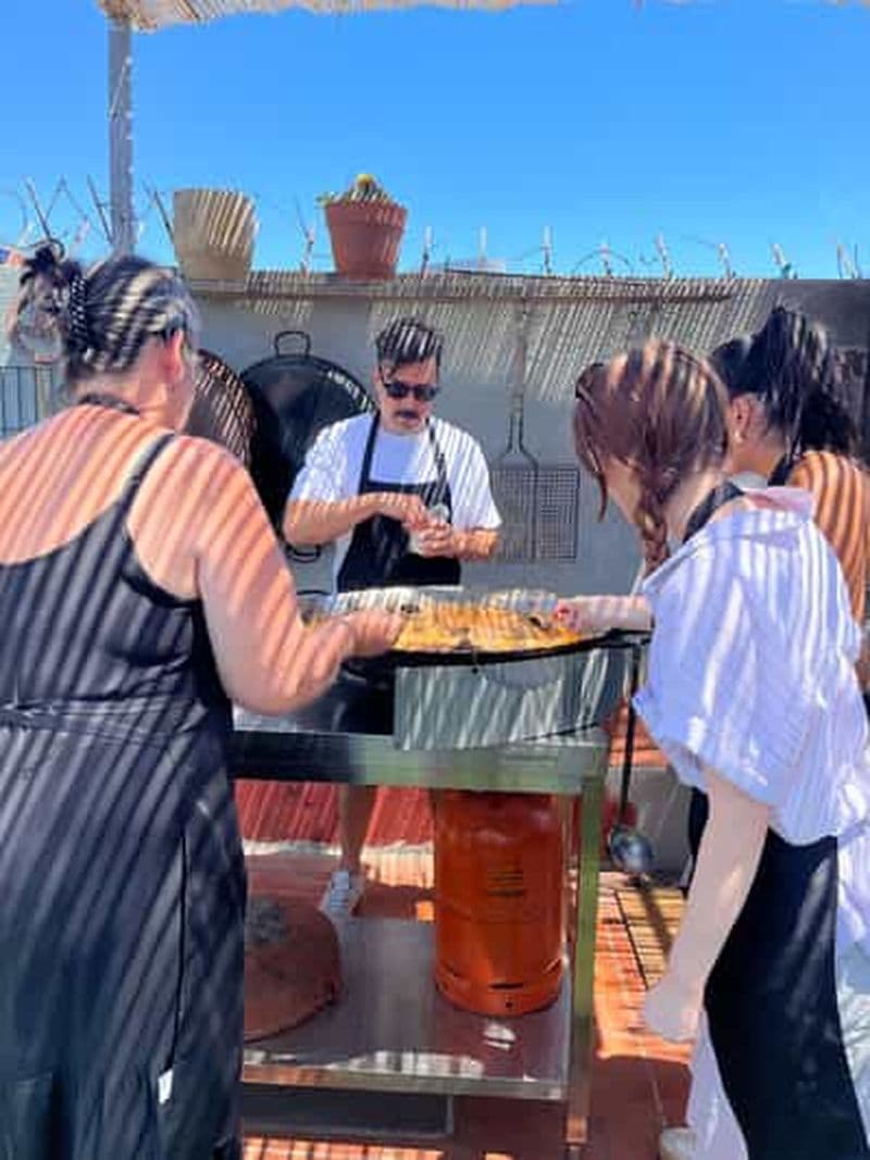 Billet Barcelone : cours de cuisine sur un toit-terrasse avec sangria