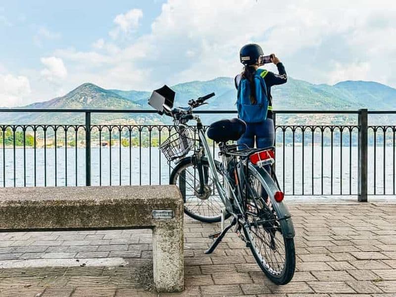 Lac de Côme : visite en vélo électrique avec guide en direct, casque électrique et iPad