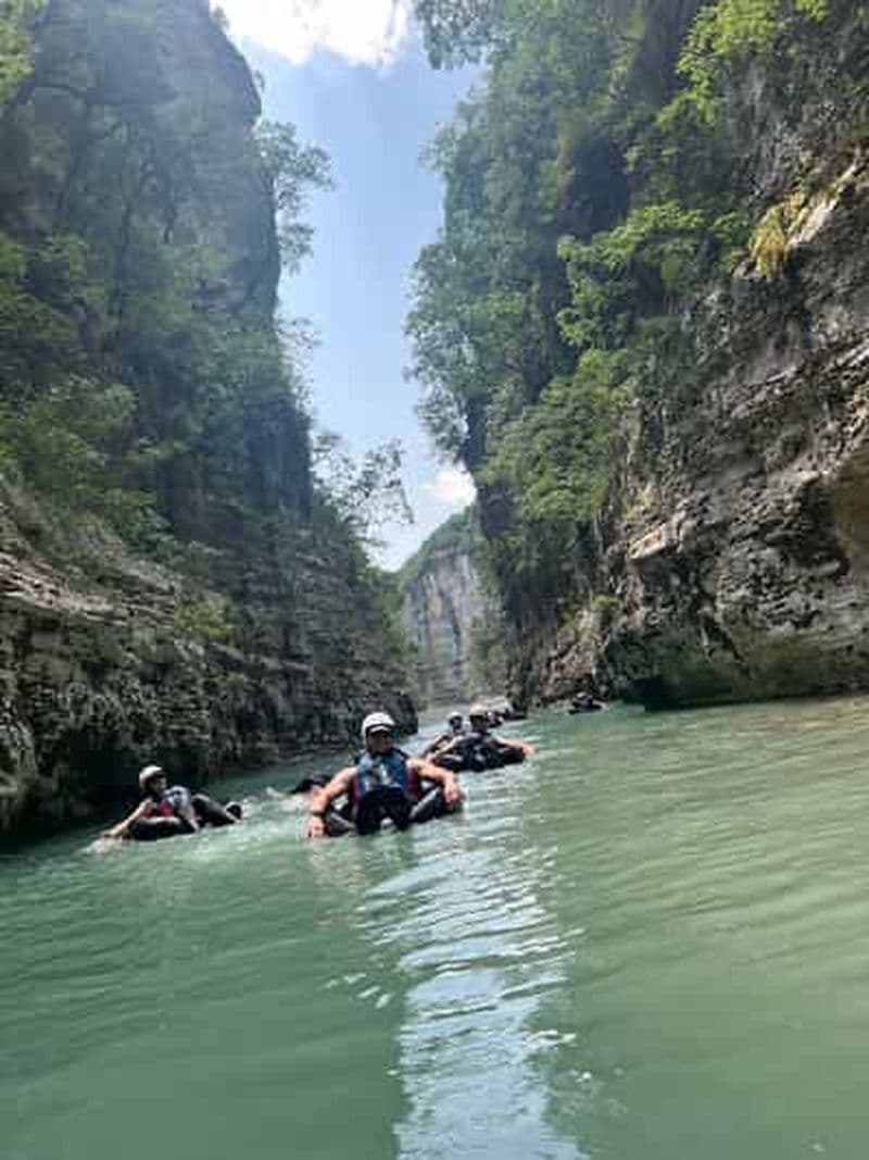 Çorovoda : rafting et tubing dans le canyon d'Osumi