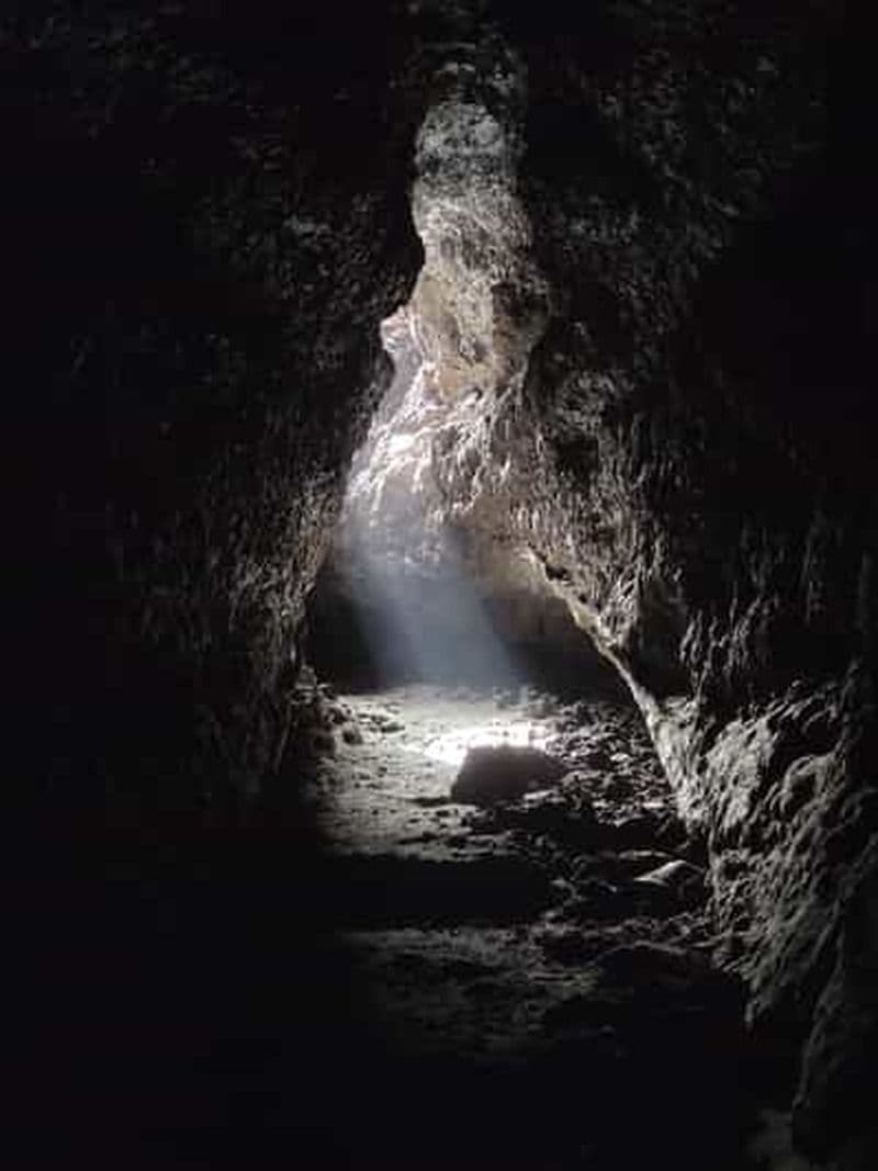 Spéléologie volcanique Grotte de Las Palomas (ES-EN)