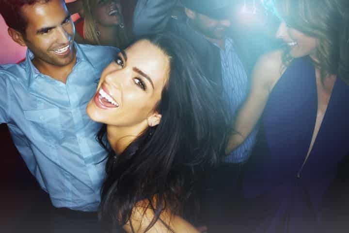 Tournée des bars de Cologne, y compris les droits d'entrée dans les bars et les shots