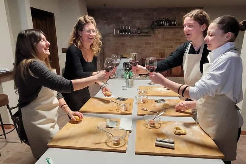 Langhe, Dogliani : cours de cuisine piémontaise. Pâtes fraîches et bien plus encore.